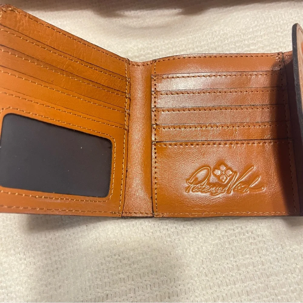 Just like new Patricia Nash handbag and matching wallet. - Picture 6 of 8